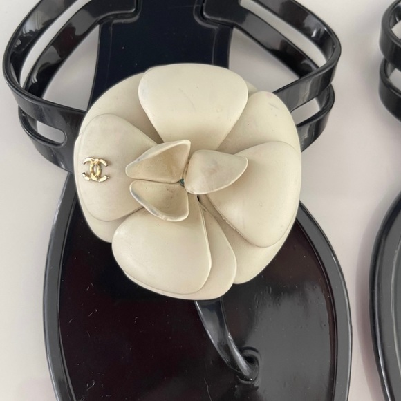 Camellia jelly thong sandals - Picture 3 of 8